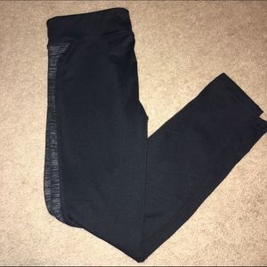 black capri athletic leggings